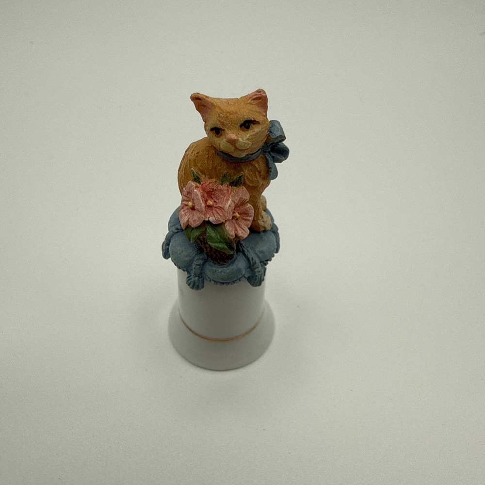 Vintage Avon Cat and Flowers Thimble - marked FM